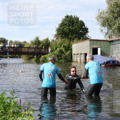31.08.2025 - Elbe Triathlon Hamburg Luisa Fischer http://msf.ph/oto/8683426 31.08.2025 10:17:01 Schwimmen 1165 meine-sportfotos.de