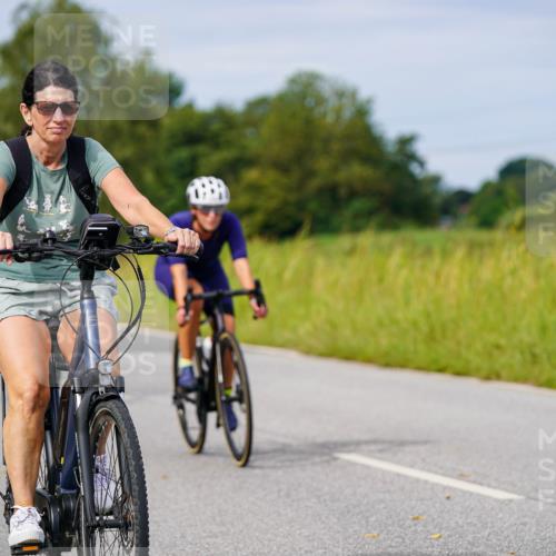 31.08.2025 - Elbe Triathlon Hamburg Michael Burmester http://msf.ph/oto/8683428 31.08.2025 11:10:42 Radfahren 988, 1365, 1367, 1382, 1393 meine-sportfotos.de