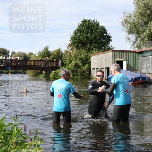 31.08.2025 - Elbe Triathlon Hamburg Luisa Fischer http://msf.ph/oto/8683429 31.08.2025 10:17:02 Schwimmen 1165 meine-sportfotos.de