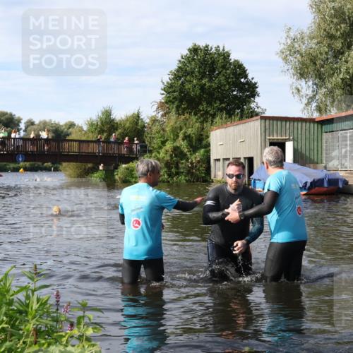 31.08.2025 - Elbe Triathlon Hamburg Luisa Fischer http://msf.ph/oto/8683430 31.08.2025 10:17:02 Schwimmen 1165 meine-sportfotos.de