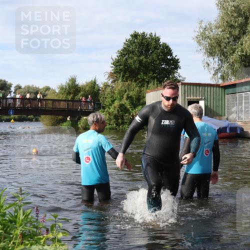 31.08.2025 - Elbe Triathlon Hamburg Luisa Fischer http://msf.ph/oto/8683437 31.08.2025 10:17:04 Schwimmen 1165 meine-sportfotos.de