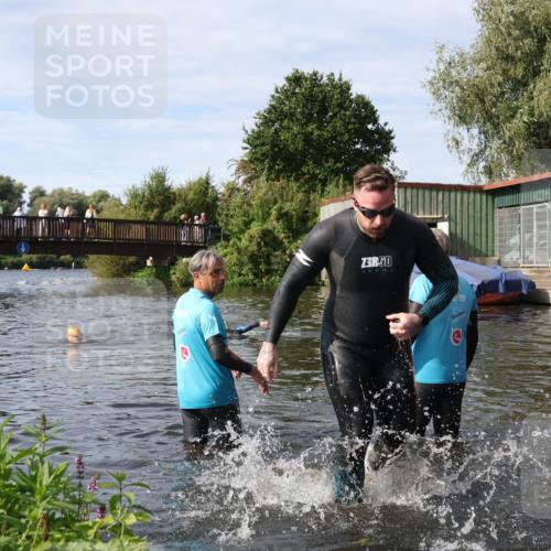 31.08.2025 - Elbe Triathlon Hamburg Luisa Fischer http://msf.ph/oto/8683441 31.08.2025 10:17:04 Schwimmen 1165 meine-sportfotos.de