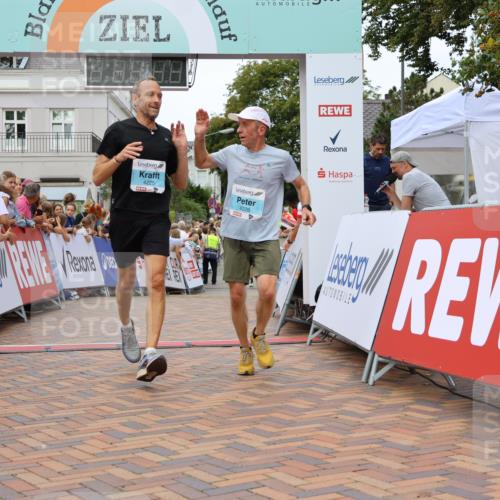 31.08.2025 - 21. Blankeneser Heldenlauf Strokosch-Dieckow http://msf.ph/oto/8683447 31.08.2025 12:03:49 Ziel 4230, 4225, 4226 meine-sportfotos.de