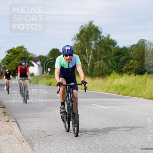 31.08.2025 - Elbe Triathlon Hamburg Michael Burmester http://msf.ph/oto/8683472 31.08.2025 11:11:12 Radfahren 1309, 1386, 1498, 1555 meine-sportfotos.de