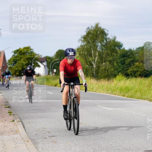 31.08.2025 - Elbe Triathlon Hamburg Michael Burmester http://msf.ph/oto/8683481 31.08.2025 11:11:13 Radfahren 1309, 1386, 1498, 1555, 1606 meine-sportfotos.de