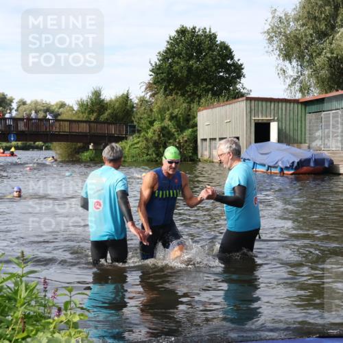 31.08.2025 - Elbe Triathlon Hamburg Luisa Fischer http://msf.ph/oto/8683525 31.08.2025 10:18:25 Schwimmen 1219 meine-sportfotos.de