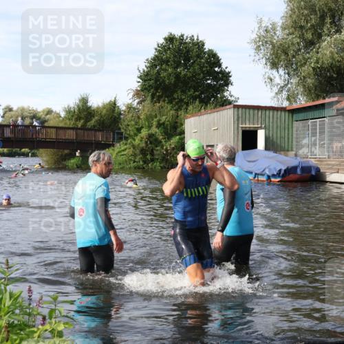 31.08.2025 - Elbe Triathlon Hamburg Luisa Fischer http://msf.ph/oto/8683528 31.08.2025 10:18:26 Schwimmen 1219 meine-sportfotos.de