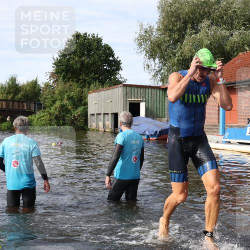 31.08.2025 - Elbe Triathlon Hamburg Luisa Fischer http://msf.ph/oto/8683535 31.08.2025 10:18:27 Schwimmen 1219 meine-sportfotos.de