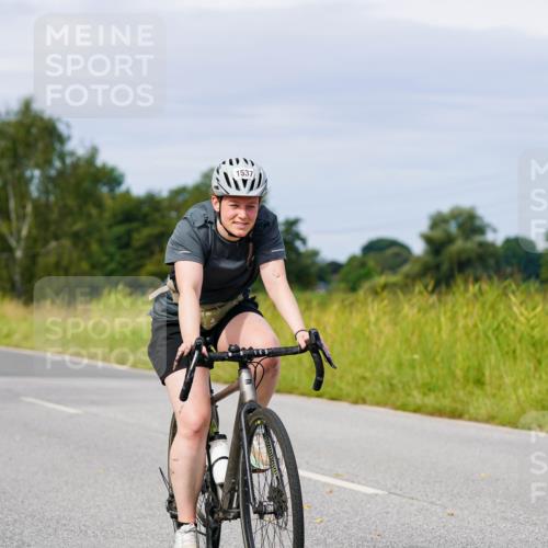 31.08.2025 - Elbe Triathlon Hamburg Michael Burmester http://msf.ph/oto/8683536 31.08.2025 11:11:33 Radfahren 1454, 1525, 1537 meine-sportfotos.de