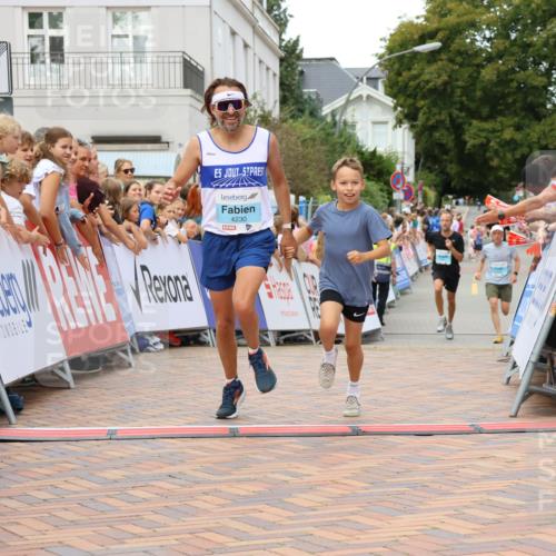 31.08.2025 - 21. Blankeneser Heldenlauf Strokosch-Dieckow http://msf.ph/oto/8683565 31.08.2025 12:03:43 Ziel 4230, 4225, 4226 meine-sportfotos.de