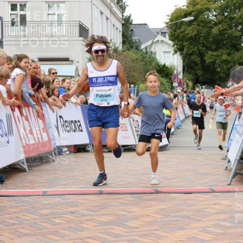 31.08.2025 - 21. Blankeneser Heldenlauf Strokosch-Dieckow http://msf.ph/oto/8683573 31.08.2025 12:03:43 Ziel 4230, 4225, 4226 meine-sportfotos.de