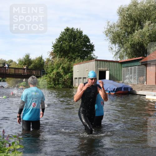 31.08.2025 - Elbe Triathlon Hamburg Luisa Fischer http://msf.ph/oto/8683576 31.08.2025 10:18:50 Schwimmen 1025, 1160, 1191 meine-sportfotos.de