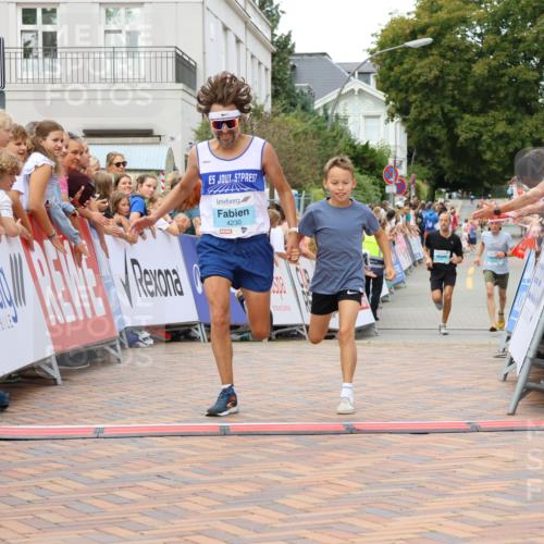 31.08.2025 - 21. Blankeneser Heldenlauf Strokosch-Dieckow http://msf.ph/oto/8683579 31.08.2025 12:03:43 Ziel 4230, 4225, 4226 meine-sportfotos.de