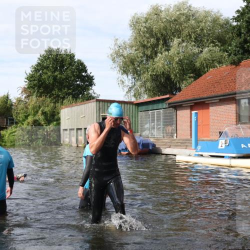 31.08.2025 - Elbe Triathlon Hamburg Luisa Fischer http://msf.ph/oto/8683580 31.08.2025 10:18:50 Schwimmen 1025, 1160, 1191 meine-sportfotos.de