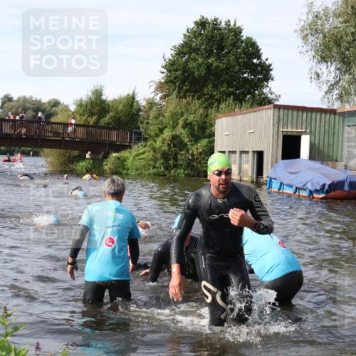 31.08.2025 - Elbe Triathlon Hamburg Luisa Fischer http://msf.ph/oto/8683598 31.08.2025 10:19:05 Schwimmen 1123, 1128, 1183, 1196 meine-sportfotos.de