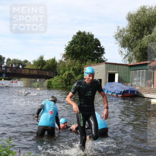 31.08.2025 - Elbe Triathlon Hamburg Luisa Fischer http://msf.ph/oto/8683615 31.08.2025 10:19:12 Schwimmen 1123, 1128, 1183, 1202 meine-sportfotos.de