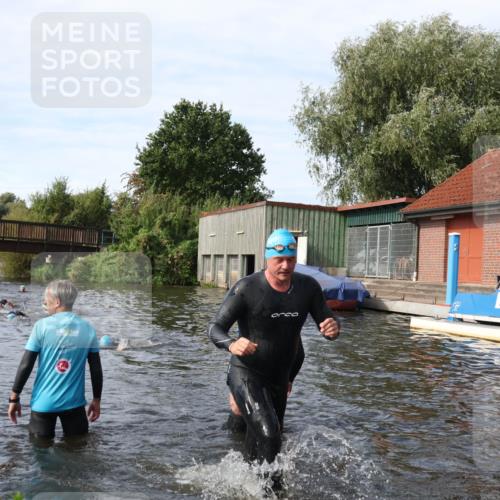 31.08.2025 - Elbe Triathlon Hamburg Luisa Fischer http://msf.ph/oto/8683626 31.08.2025 10:19:16 Schwimmen 1123, 1202 meine-sportfotos.de