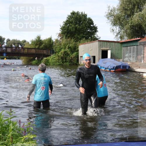 31.08.2025 - Elbe Triathlon Hamburg Luisa Fischer http://msf.ph/oto/8683639 31.08.2025 10:19:26 Schwimmen 1187 meine-sportfotos.de