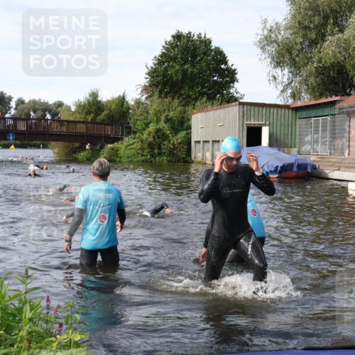 31.08.2025 - Elbe Triathlon Hamburg Luisa Fischer http://msf.ph/oto/8683640 31.08.2025 10:19:27 Schwimmen 1187, 1209 meine-sportfotos.de
