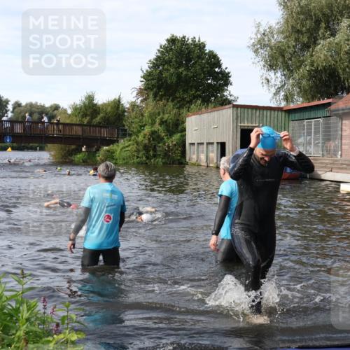 31.08.2025 - Elbe Triathlon Hamburg Luisa Fischer http://msf.ph/oto/8683643 31.08.2025 10:19:27 Schwimmen 1187, 1209 meine-sportfotos.de