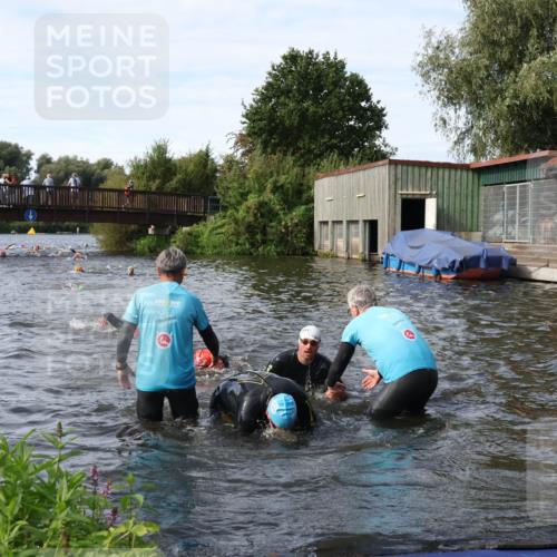 31.08.2025 - Elbe Triathlon Hamburg Luisa Fischer http://msf.ph/oto/8683652 31.08.2025 10:19:32 Schwimmen 1155, 1164, 1187, 1209 meine-sportfotos.de