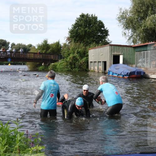31.08.2025 - Elbe Triathlon Hamburg Luisa Fischer http://msf.ph/oto/8683653 31.08.2025 10:19:33 Schwimmen 1155, 1164, 1187, 1209 meine-sportfotos.de