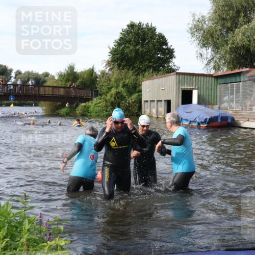 31.08.2025 - Elbe Triathlon Hamburg Luisa Fischer http://msf.ph/oto/8683658 31.08.2025 10:19:34 Schwimmen 1155, 1164, 1209 meine-sportfotos.de