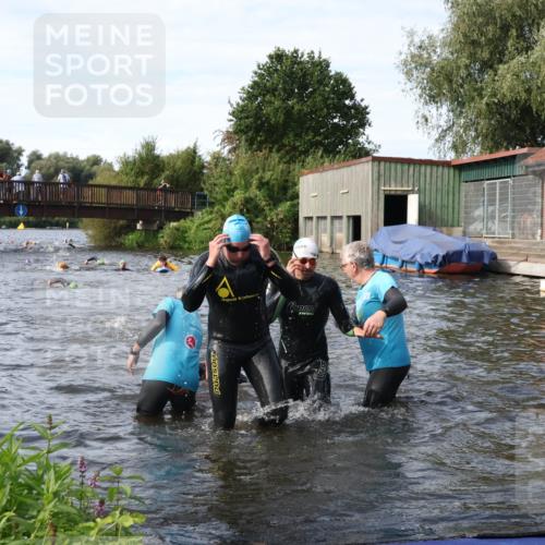 31.08.2025 - Elbe Triathlon Hamburg Luisa Fischer http://msf.ph/oto/8683659 31.08.2025 10:19:34 Schwimmen 1155, 1164, 1209 meine-sportfotos.de