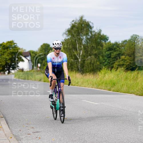 31.08.2025 - Elbe Triathlon Hamburg Michael Burmester http://msf.ph/oto/8683661 31.08.2025 11:12:44 Radfahren 1408, 1481 meine-sportfotos.de