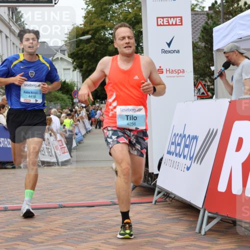 31.08.2025 - 21. Blankeneser Heldenlauf Strokosch-Dieckow http://msf.ph/oto/8683674 31.08.2025 12:03:29 Ziel 4256, 4418, 4032 meine-sportfotos.de
