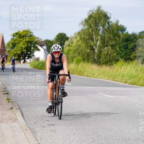 31.08.2025 - Elbe Triathlon Hamburg Michael Burmester http://msf.ph/oto/8683676 31.08.2025 11:13:15 Radfahren 1400, 1406, 1450 meine-sportfotos.de