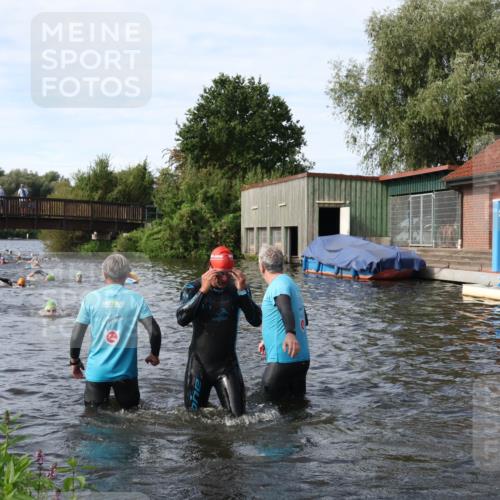 31.08.2025 - Elbe Triathlon Hamburg Luisa Fischer http://msf.ph/oto/8683679 31.08.2025 10:19:41 Schwimmen 1155, 1164, 1209 meine-sportfotos.de