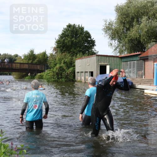 31.08.2025 - Elbe Triathlon Hamburg Luisa Fischer http://msf.ph/oto/8683685 31.08.2025 10:19:42 Schwimmen 1155, 1164 meine-sportfotos.de