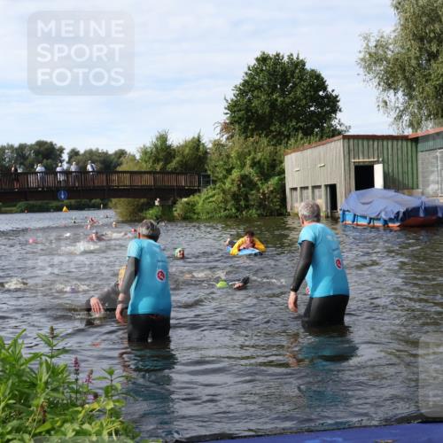 31.08.2025 - Elbe Triathlon Hamburg Luisa Fischer http://msf.ph/oto/8683700 31.08.2025 10:19:59 Schwimmen 1185, 1208, 1246, 1445 meine-sportfotos.de
