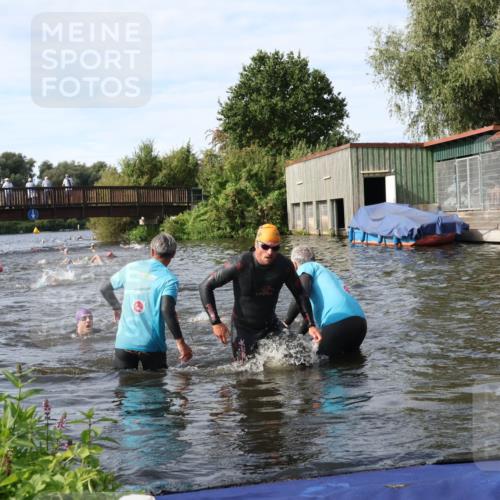 31.08.2025 - Elbe Triathlon Hamburg Luisa Fischer http://msf.ph/oto/8683711 31.08.2025 10:20:01 Schwimmen 1185, 1208, 1445 meine-sportfotos.de