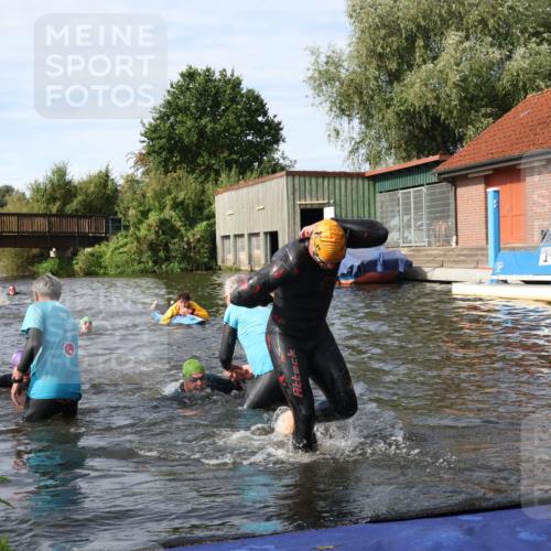 31.08.2025 - Elbe Triathlon Hamburg Luisa Fischer http://msf.ph/oto/8683717 31.08.2025 10:20:03 Schwimmen 1185, 1208, 1445 meine-sportfotos.de