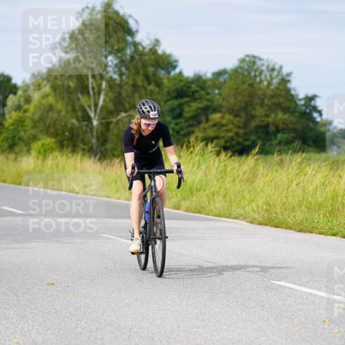 31.08.2025 - Elbe Triathlon Hamburg Michael Burmester http://msf.ph/oto/8683718 31.08.2025 11:13:50 Radfahren 1392, 1405 meine-sportfotos.de