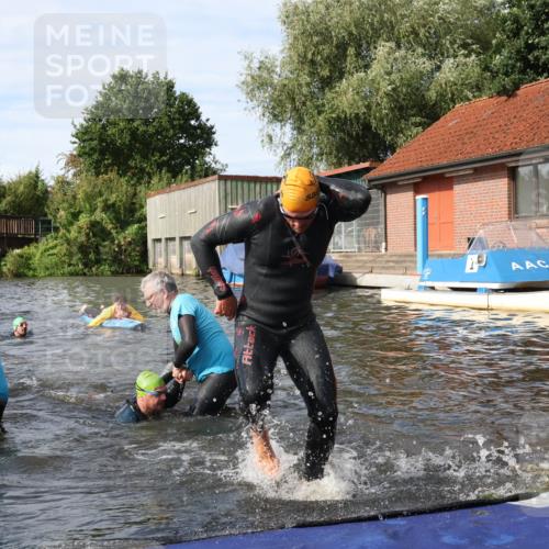 31.08.2025 - Elbe Triathlon Hamburg Luisa Fischer http://msf.ph/oto/8683720 31.08.2025 10:20:03 Schwimmen 1185, 1208, 1445 meine-sportfotos.de