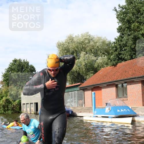 31.08.2025 - Elbe Triathlon Hamburg Luisa Fischer http://msf.ph/oto/8683723 31.08.2025 10:20:04 Schwimmen 1185, 1208, 1445 meine-sportfotos.de