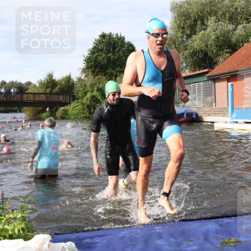 31.08.2025 - Elbe Triathlon Hamburg Luisa Fischer http://msf.ph/oto/8683754 31.08.2025 10:20:20 Schwimmen 1014, 1143, 1226 meine-sportfotos.de