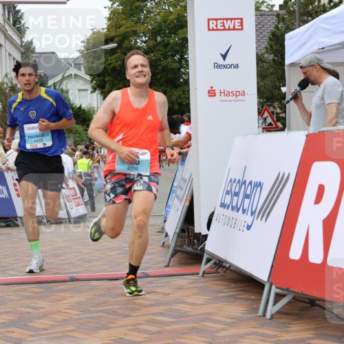 31.08.2025 - 21. Blankeneser Heldenlauf Strokosch-Dieckow http://msf.ph/oto/8683755 31.08.2025 12:03:29 Ziel 4256, 4418, 4032 meine-sportfotos.de