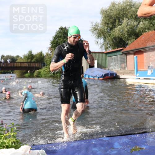 31.08.2025 - Elbe Triathlon Hamburg Luisa Fischer http://msf.ph/oto/8683760 31.08.2025 10:20:21 Schwimmen 1014, 1140, 1143, 1226 meine-sportfotos.de