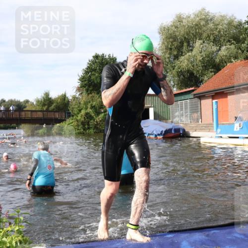 31.08.2025 - Elbe Triathlon Hamburg Luisa Fischer http://msf.ph/oto/8683761 31.08.2025 10:20:21 Schwimmen 1014, 1140, 1143, 1226 meine-sportfotos.de