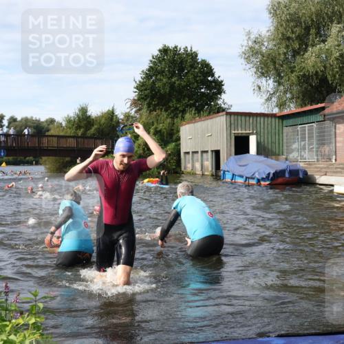 31.08.2025 - Elbe Triathlon Hamburg Luisa Fischer http://msf.ph/oto/8683766 31.08.2025 10:20:24 Schwimmen 1014, 1127, 1140, 1143, 1180, 1224, 1226 meine-sportfotos.de