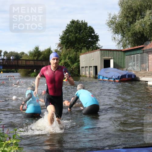31.08.2025 - Elbe Triathlon Hamburg Luisa Fischer http://msf.ph/oto/8683767 31.08.2025 10:20:24 Schwimmen 1014, 1127, 1140, 1143, 1180, 1224, 1226 meine-sportfotos.de