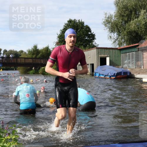 31.08.2025 - Elbe Triathlon Hamburg Luisa Fischer http://msf.ph/oto/8683770 31.08.2025 10:20:25 Schwimmen 1014, 1127, 1140, 1143, 1180, 1216, 1224, 1226 meine-sportfotos.de