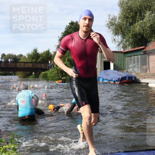 31.08.2025 - Elbe Triathlon Hamburg Luisa Fischer http://msf.ph/oto/8683771 31.08.2025 10:20:25 Schwimmen 1014, 1127, 1140, 1143, 1180, 1216, 1224, 1226 meine-sportfotos.de