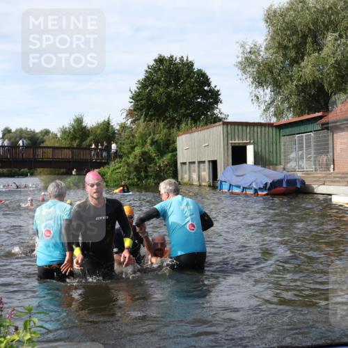 31.08.2025 - Elbe Triathlon Hamburg Luisa Fischer http://msf.ph/oto/8683778 31.08.2025 10:20:27 Schwimmen 1127, 1140, 1143, 1180, 1216, 1224 meine-sportfotos.de