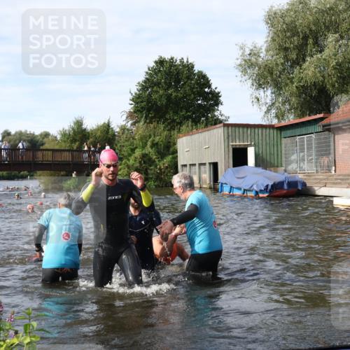 31.08.2025 - Elbe Triathlon Hamburg Luisa Fischer http://msf.ph/oto/8683782 31.08.2025 10:20:28 Schwimmen 1121, 1127, 1140, 1143, 1180, 1216, 1224 meine-sportfotos.de