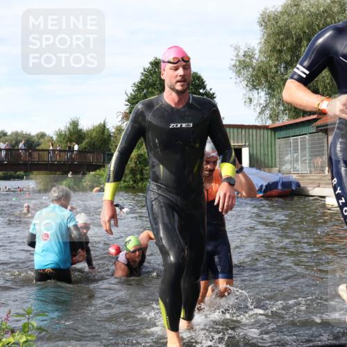31.08.2025 - Elbe Triathlon Hamburg Luisa Fischer http://msf.ph/oto/8683794 31.08.2025 10:20:30 Schwimmen 1121, 1127, 1140, 1143, 1180, 1216, 1224 meine-sportfotos.de